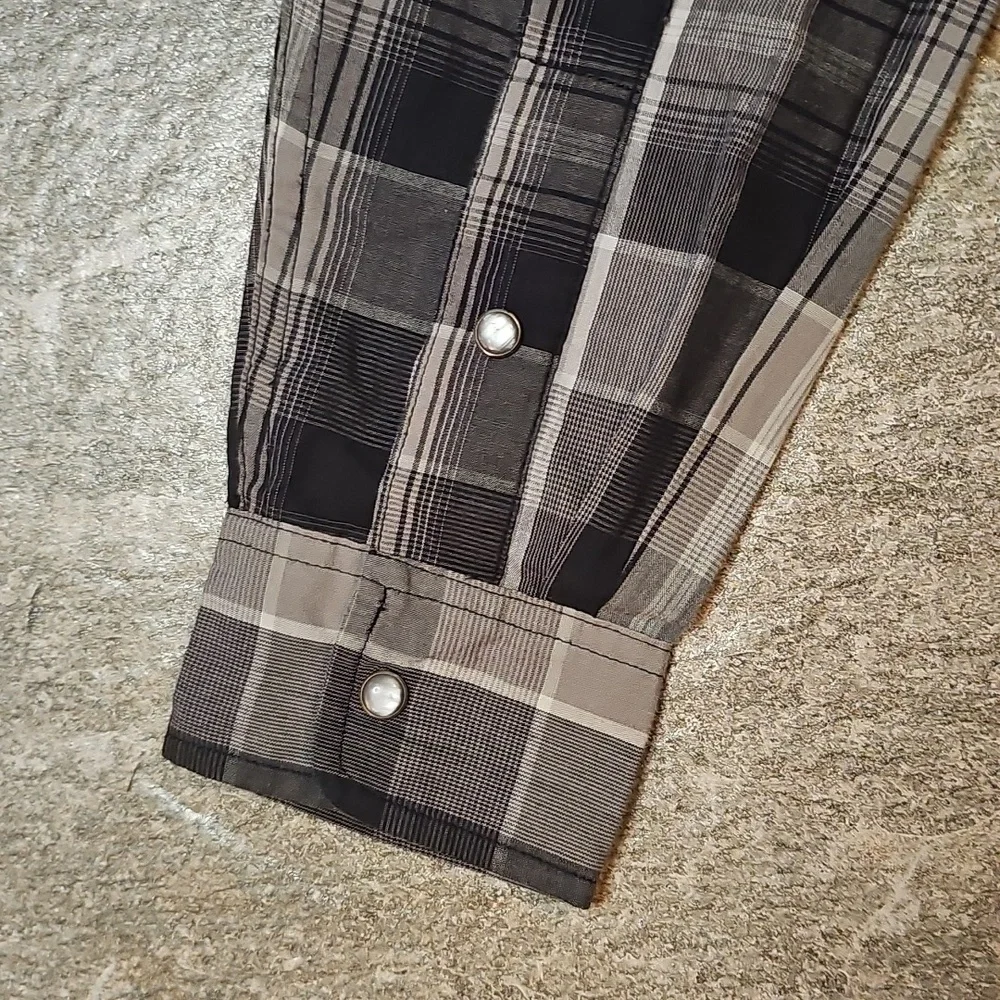 Levi's Modern long sleeve snap-up plaid shirt size S